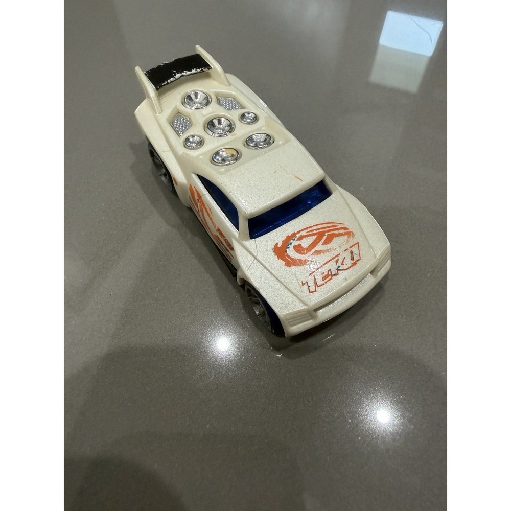 2005 Hot Wheels AcceleRacers Teku Baseline Pickup #9 White Pearl/Orange/Blue a